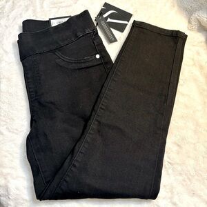 NWT Simply Vera Jegging Capri Pants Size 6 Slimming Stretch Jeans MidRise Black